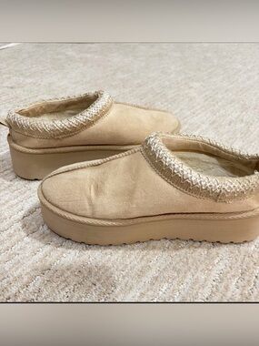 Cozy Beige Women's Slip-On Platform Slippers